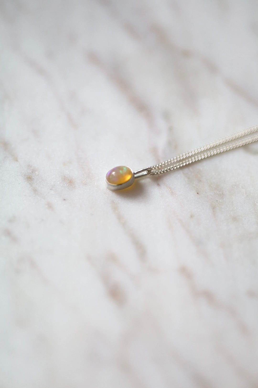 Einzelstück ausverkauft! - Äthiopischer Opal Cabochon