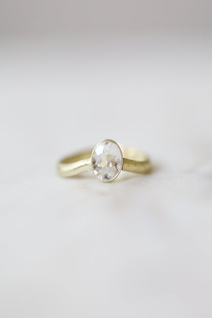 585er Echtgold Ring mit Bergkristall hochkant