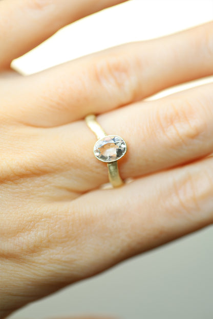 585er Echtgold Ring mit Bergkristall hochkant